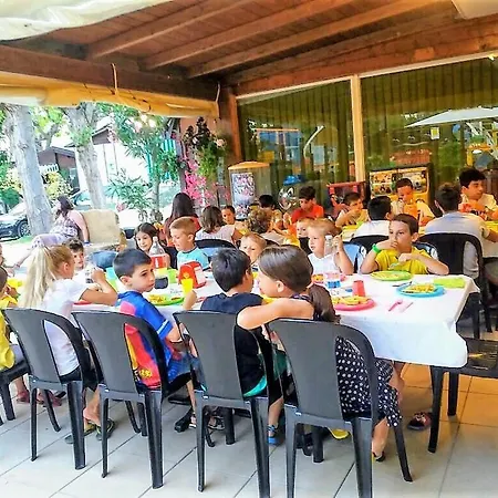 Villaggio Riva Dei Pini Campsite